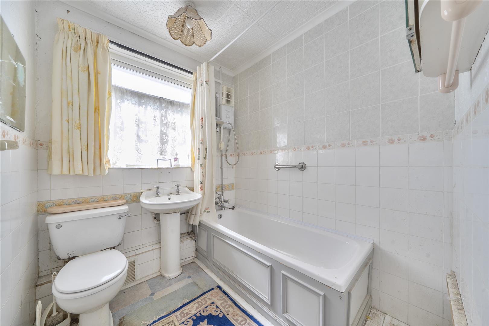 Middle Road, Ravenhill, Swansea, SA5 5DH
